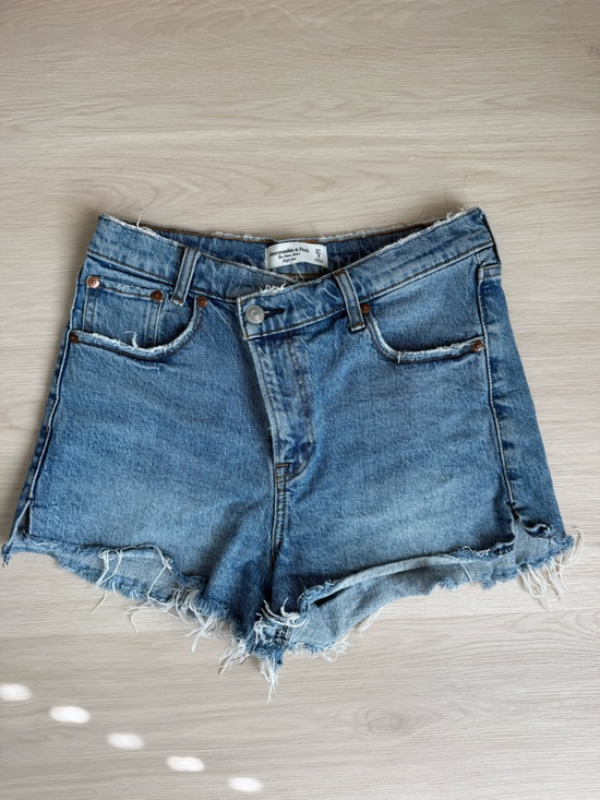 Abercrombie & Fitch Pants - Abercrombie & Fitch High-Rise Mom Shorts